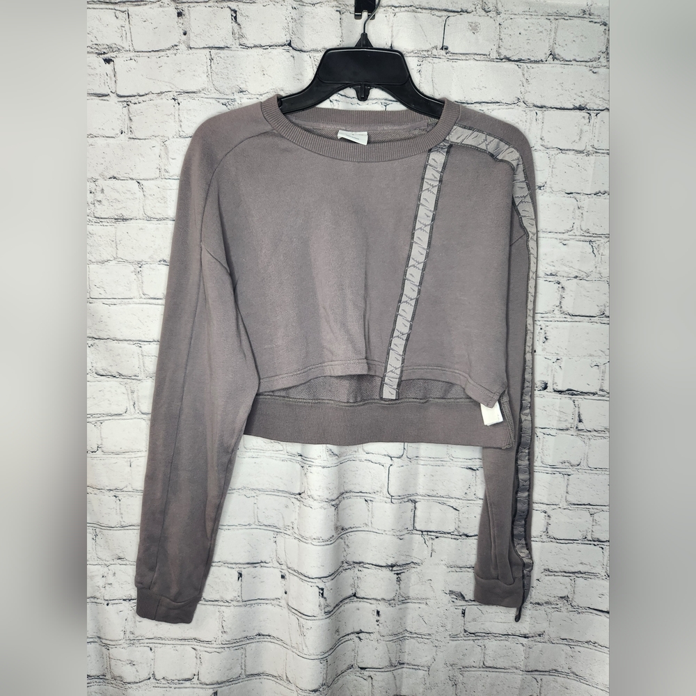 Gymshark Cropped Gray Long‎ Sleeve Crew Neck Size Small
